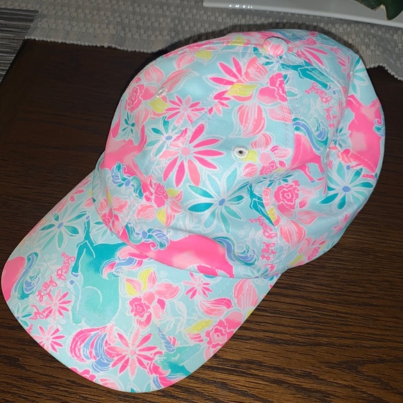 Lilly Pulitzer Accessories - Lilly Pulitzer Run around hat Magical Mary print